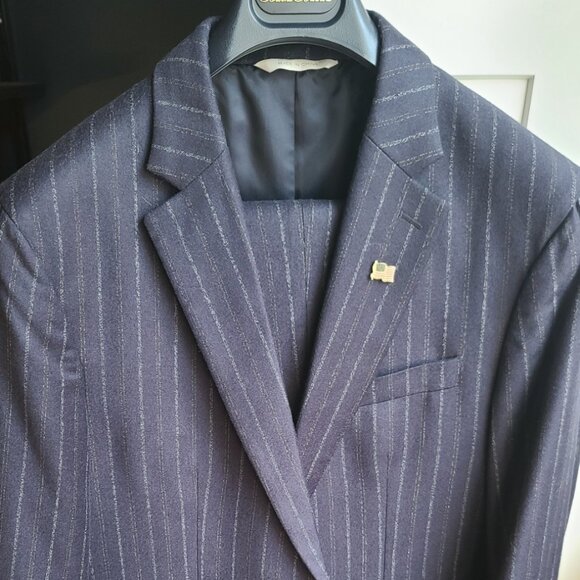 Banana Republic Heritage Slim Fit Suit – Navy Pinstripe – 42R - Picture 1 of 5